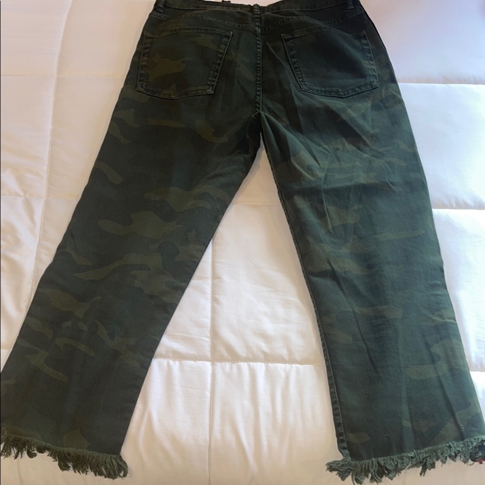 Zara camouflage Jeans with Frayed Hem and Sporty Side Stripes.please ask info - Picture 5 of 5